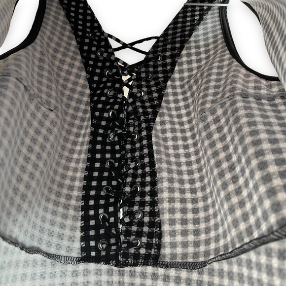 NEW Dex Gingham Black & White sleeveless blouse Lace up V Neck Blouse Sz M or L - Picture 7 of 10